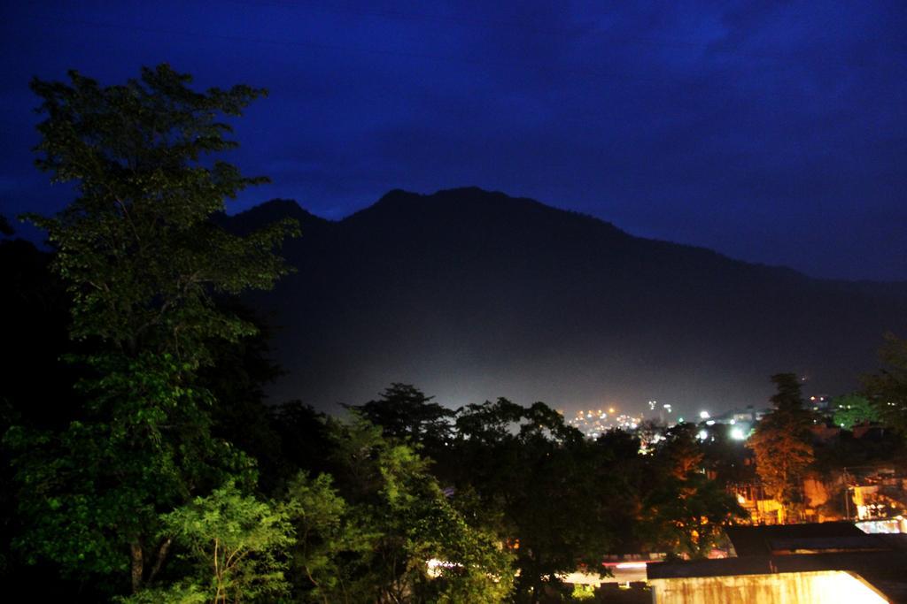 Rishikesh Sadan A Yoga & Spritual Retreat Hotel Tapovan Exterior photo