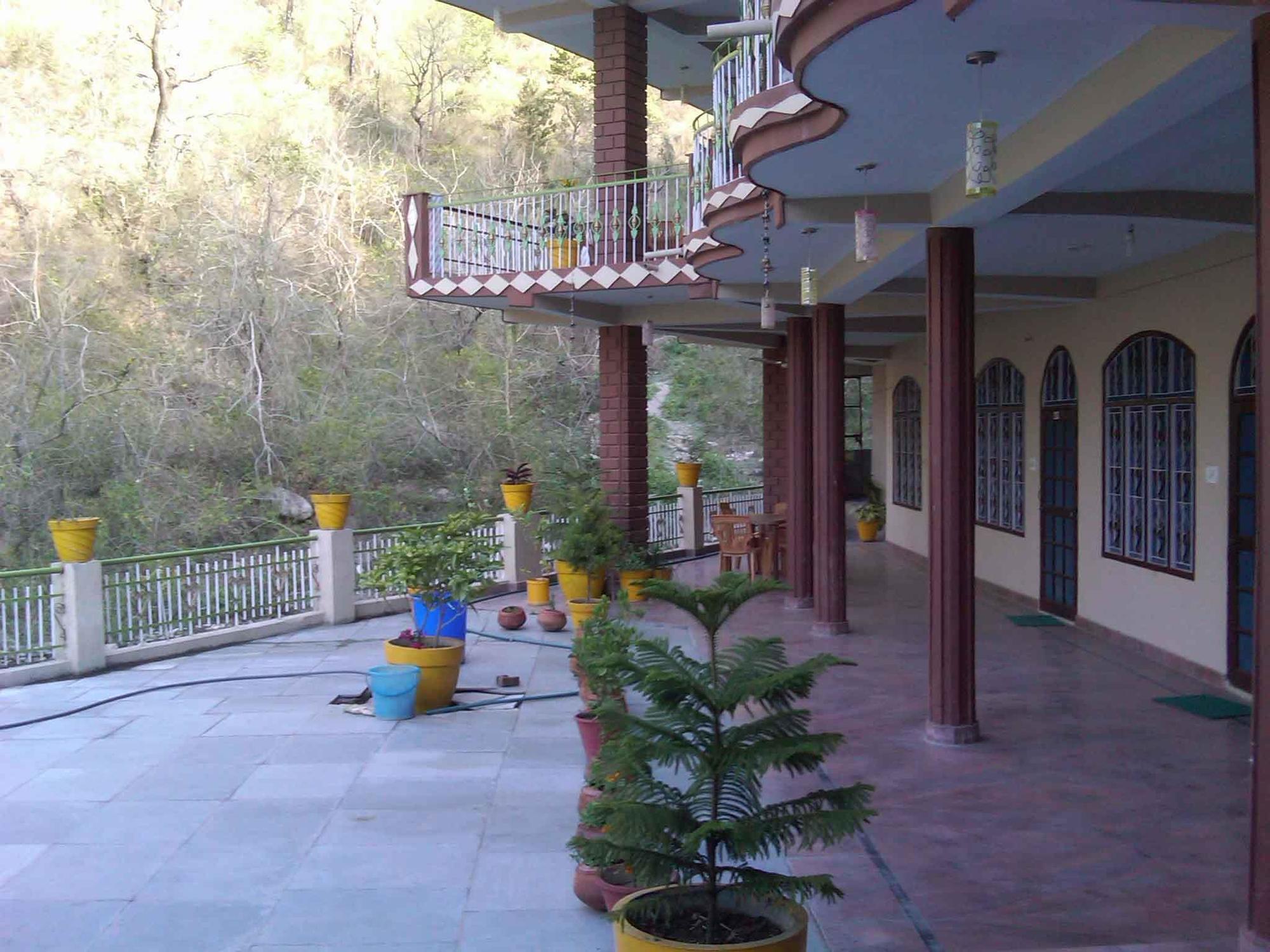 Rishikesh Sadan A Yoga & Spritual Retreat Hotel Tapovan Exterior photo